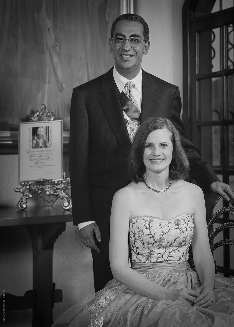 Presidente Carlos Flores y Mary Flake